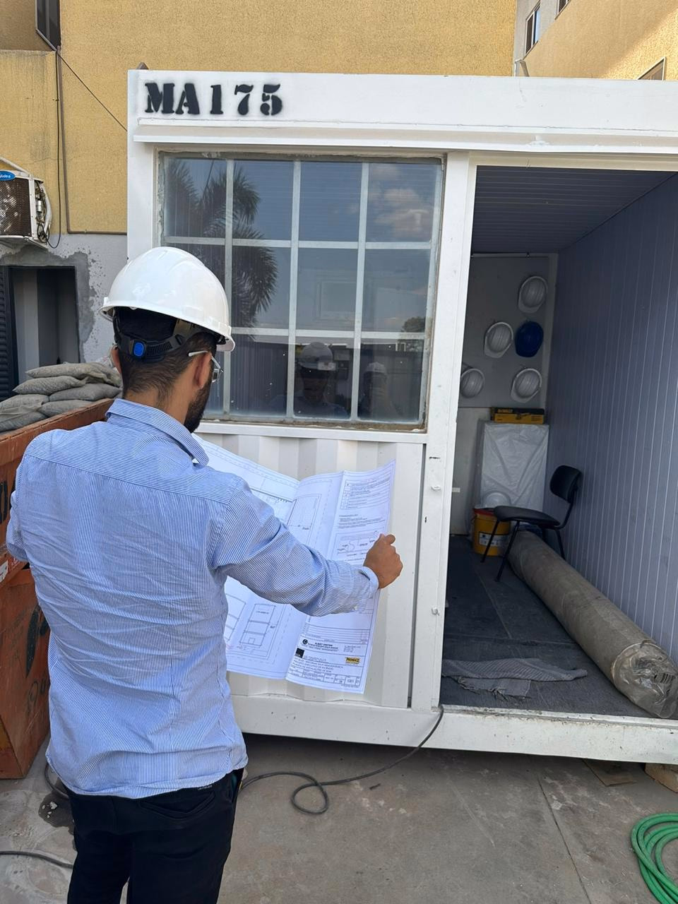 Acompanhamento técnico em campo com leitura de projeto